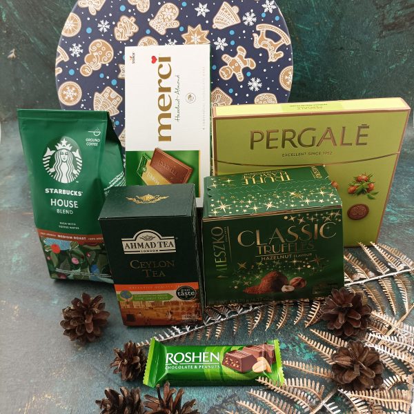 zestaw świąteczny z kawą, herbatą i słodyczami w pudełku